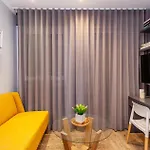 Lively Space In A Vibrant, Woodstock Area