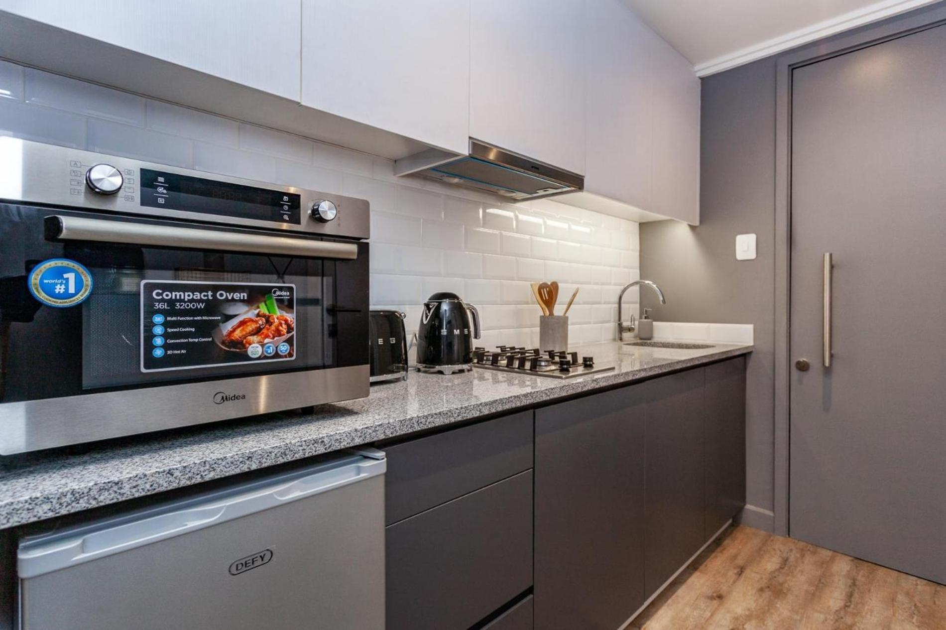 Lively Space In A Vibrant, Woodstock Area