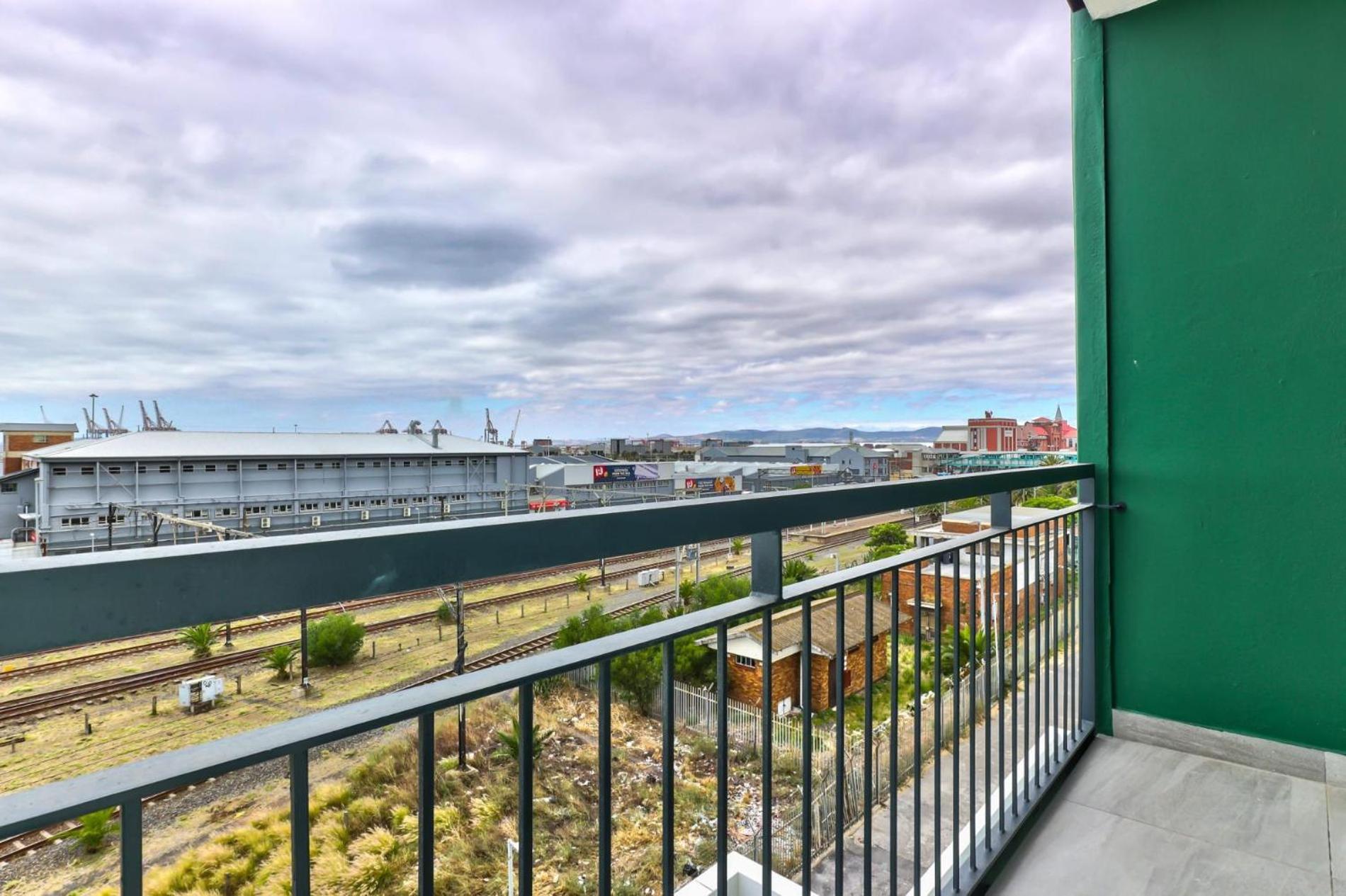 Lively Space In A Vibrant, Woodstock Area Appartement *