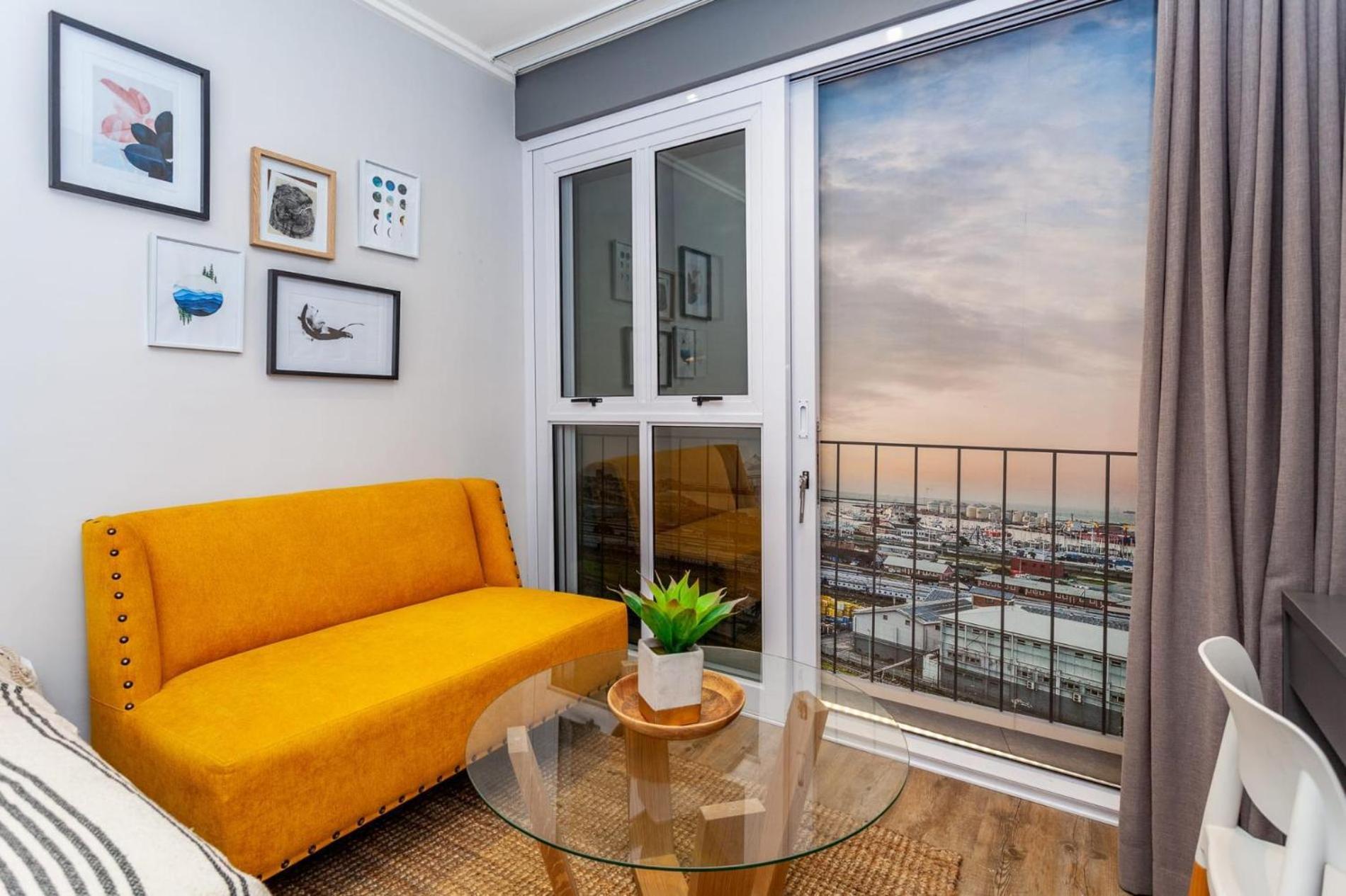 Lively Space In A Vibrant, Woodstock Area Appartement Le Cap