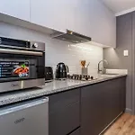 Lively Space In A Vibrant, Woodstock Area