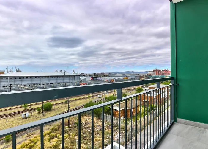 Lively Space In A Vibrant, Woodstock Area
