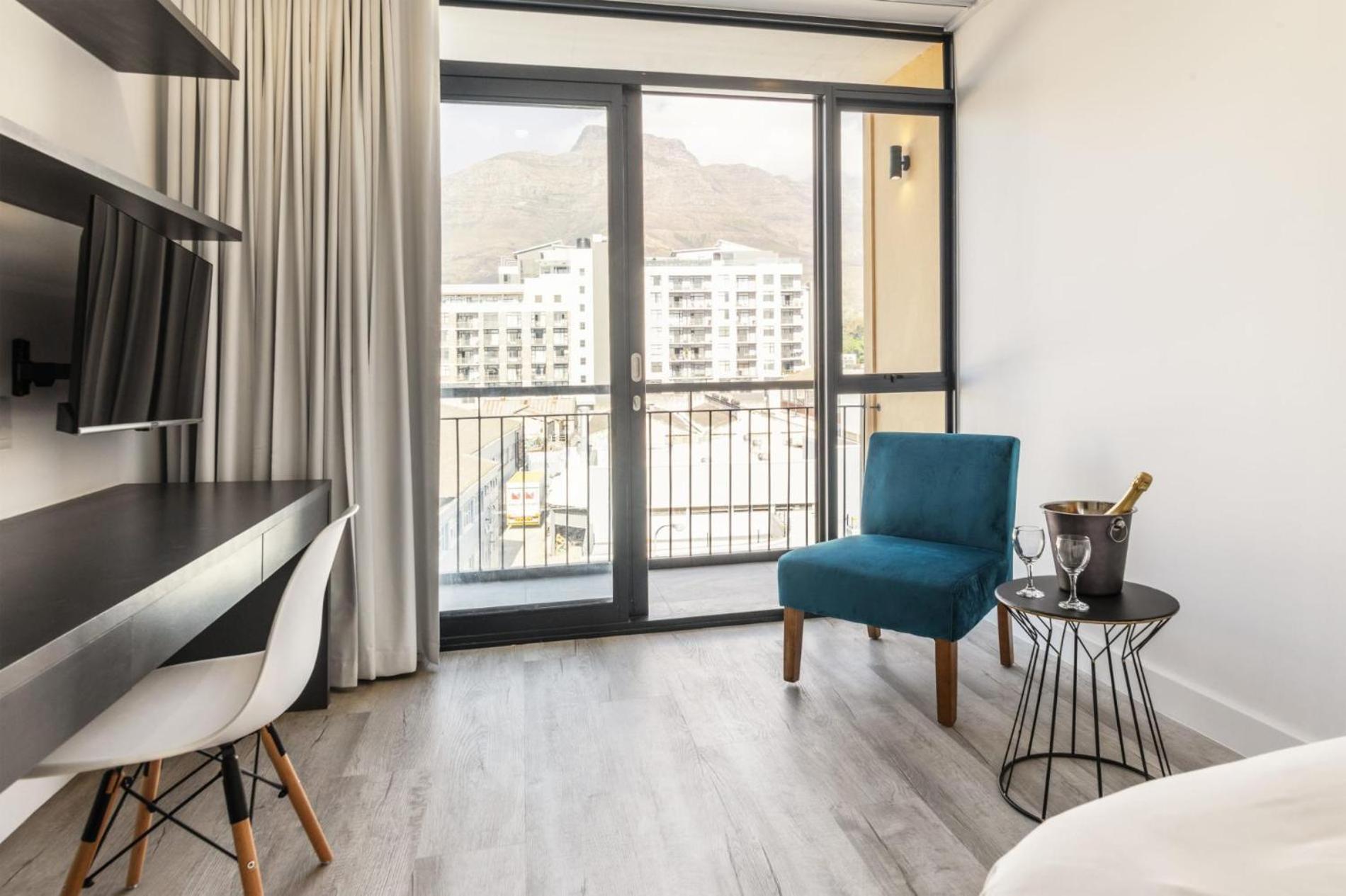 Lively Space In A Vibrant, Woodstock Area